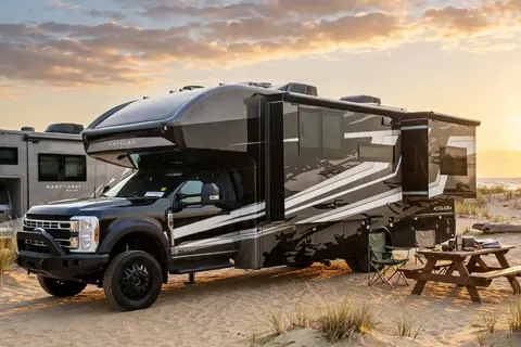 C25 2026 Entegra Accolade XT 32U — Luxury 4x4 Super C Diesel · King Bed · Starlink · Sleeps 8