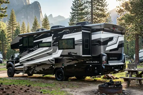 C25 2026 Entegra Accolade XT 32U — Luxury 4x4 Super C Diesel · King Bed · Starlink · Sleeps 8