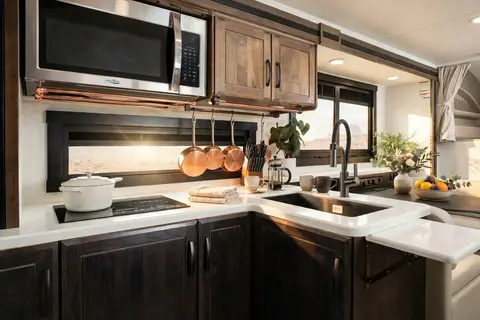 C25 2026 Entegra Accolade XT 32U — Luxury 4x4 Super C Diesel · King Bed · Starlink · Sleeps 8