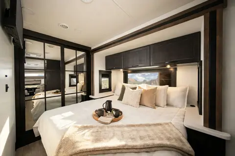 C25 2026 Entegra Accolade XT 32U — Luxury 4x4 Super C Diesel · King Bed · Starlink · Sleeps 8