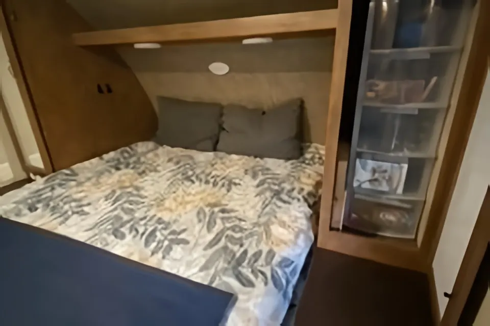 Smittys Island Getaway 171RB Travel Trailer