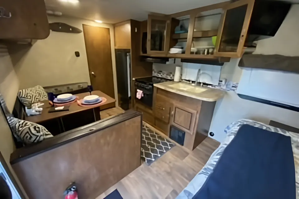 Smittys Island Getaway 171RB Travel Trailer
