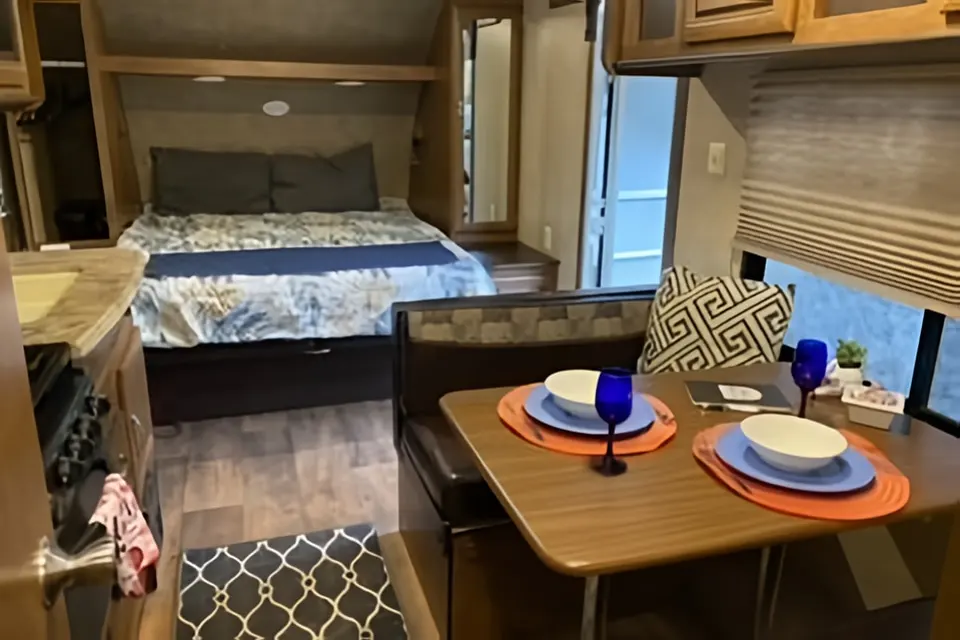 Smittys Island Getaway 171RB Travel Trailer