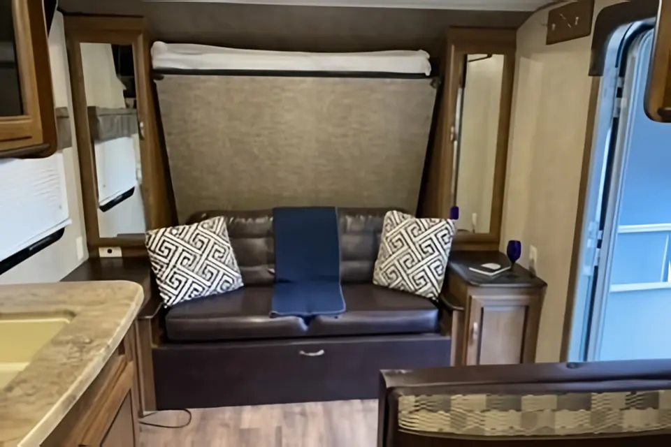 Smittys Island Getaway 171RB Travel Trailer