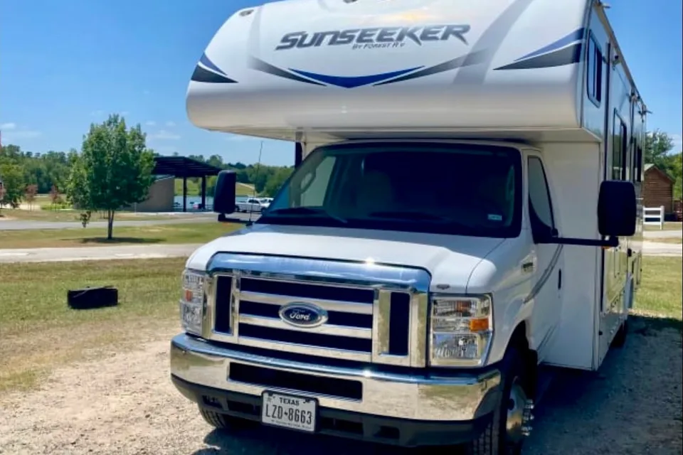 Darling Forest River Sunseeker 2420MS Ford Class C