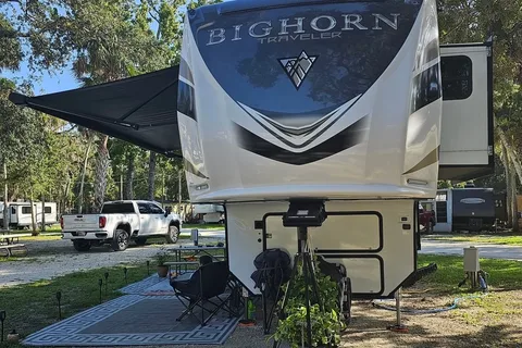 🌄 5th Wheel Camper Rental, Where Comfort Meets Adventure