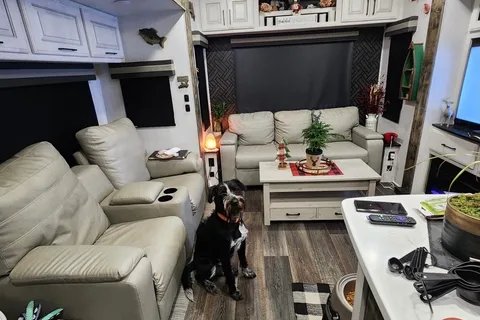 🌄 5th Wheel Camper Rental, Where Comfort Meets Adventure