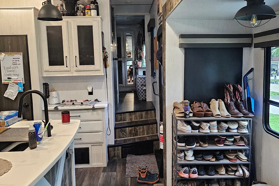 🌄 5th Wheel Camper Rental, Where Comfort Meets Adventure