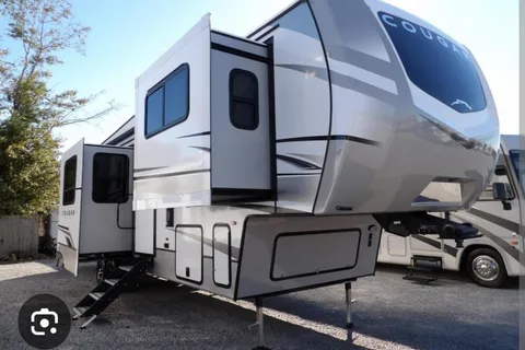 Billy Jack's Keystone Cougar 354FLS Fifth Wheel