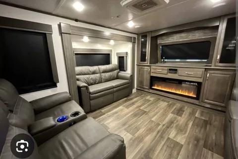 Billy Jack's Keystone Cougar 354FLS Fifth Wheel