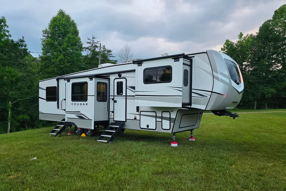 Billy Jack's Keystone Cougar 354FLS Fifth Wheel