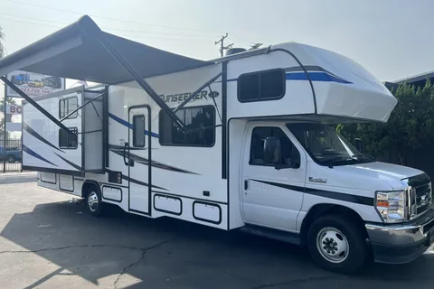 LA RV RENTALS - Forest River Sunseeker 3250SLE Class C