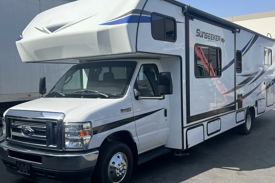 LA RV RENTALS - Forest River Sunseeker 3250SLE Class C