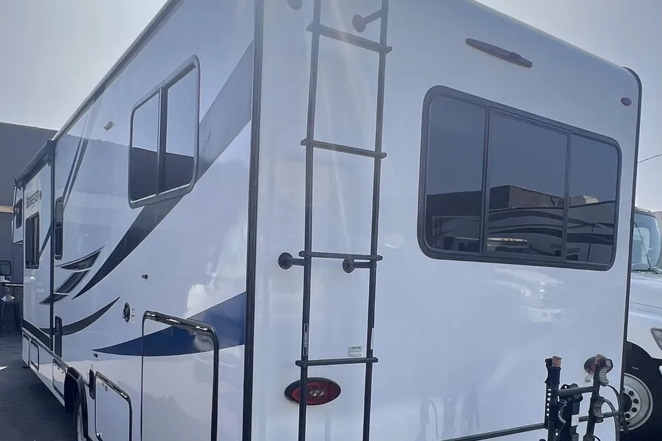 LA RV RENTALS - Forest River Sunseeker 3250SLE Class C