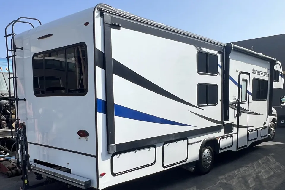 LA RV RENTALS - Forest River Sunseeker 3250SLE Class C