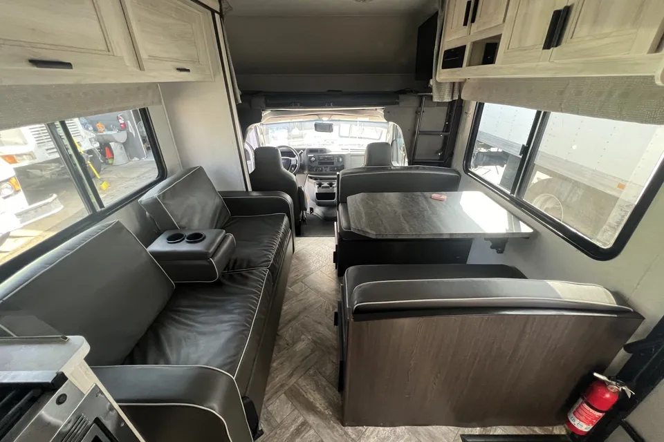 LA RV RENTALS - Forest River Sunseeker 3250SLE Class C