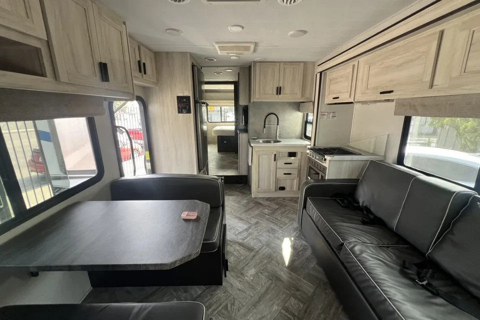 LA RV RENTALS - Forest River Sunseeker 3250SLE Class C