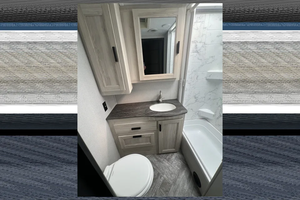 LA RV RENTALS - Forest River Sunseeker 3250SLE Class C