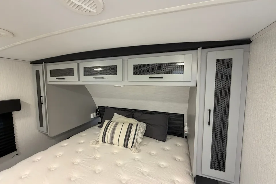 Amazing Heartland North Trail Lite 24BHS | Easy Tow | King Bed Private Room | Outdoor Grill