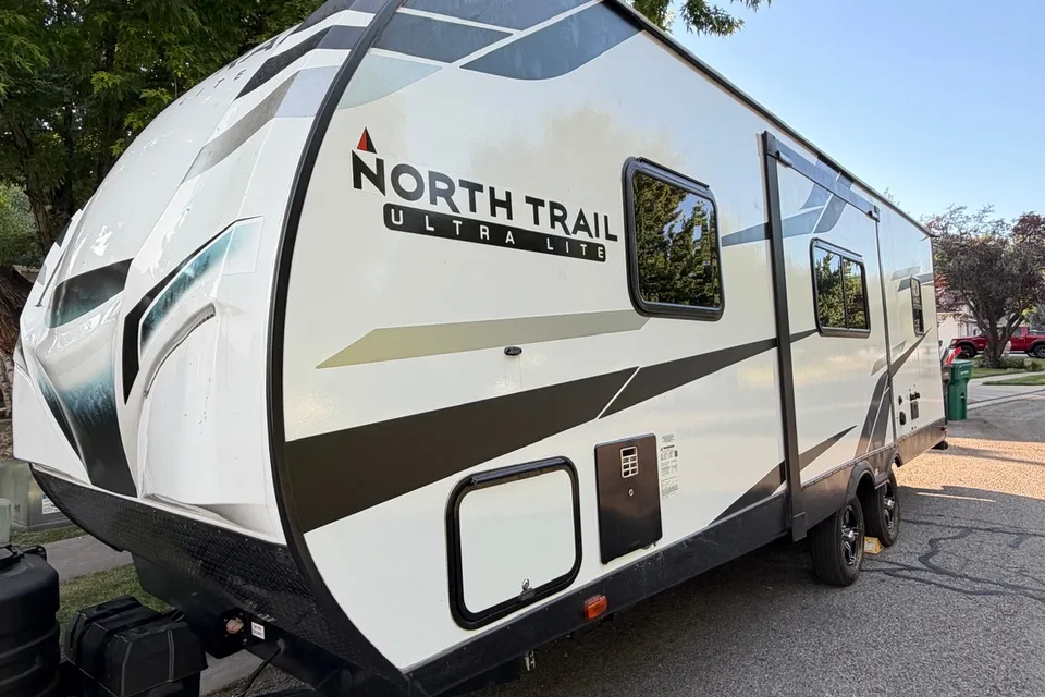 Amazing Heartland North Trail Lite 24BHS | Easy Tow | King Bed Private Room | Outdoor Grill