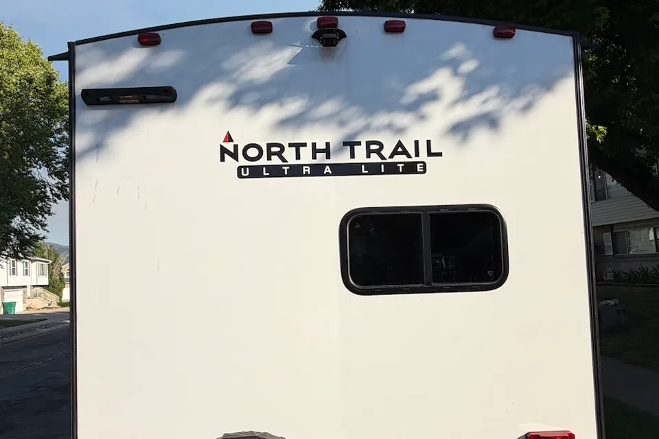 Amazing Heartland North Trail Lite 24BHS | Easy Tow | King Bed Private Room | Outdoor Grill