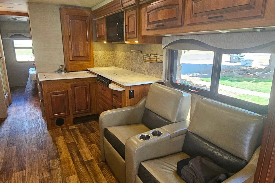 Alberto's Jayco 31 UL Class A