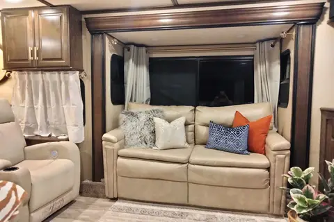 Grand Design SOLITUDE 380FL Fifth Wheel