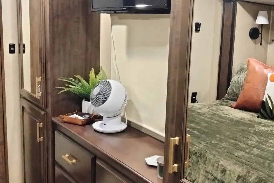 Grand Design SOLITUDE 380FL Fifth Wheel