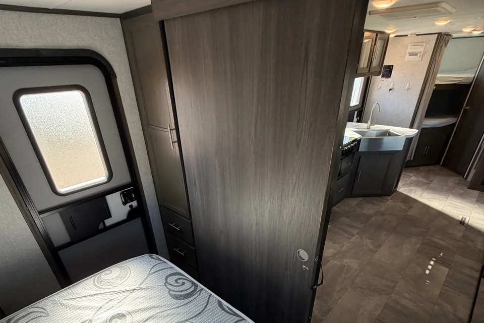 32’ LONDON BRIDGE BUNKWAGON