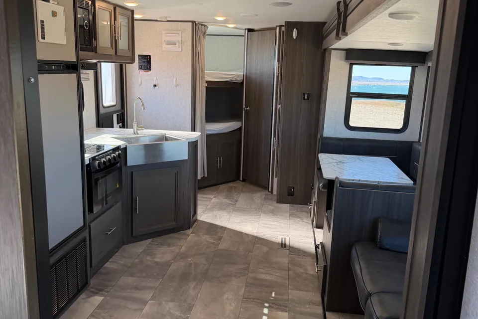 32’ LONDON BRIDGE BUNKWAGON