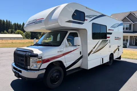 Cozy Camper Thor Motor Coach Freedom Elite 22HE Class C