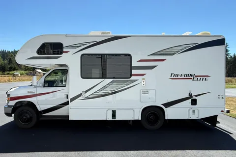 Cozy Camper Thor Motor Coach Freedom Elite 22HE Class C