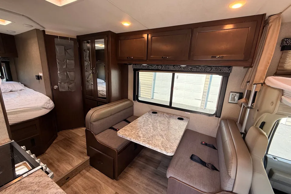 Cozy Camper Thor Motor Coach Freedom Elite 22HE Class C