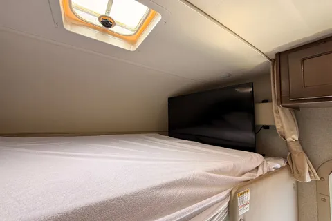 Cozy Camper Thor Motor Coach Freedom Elite 22HE Class C