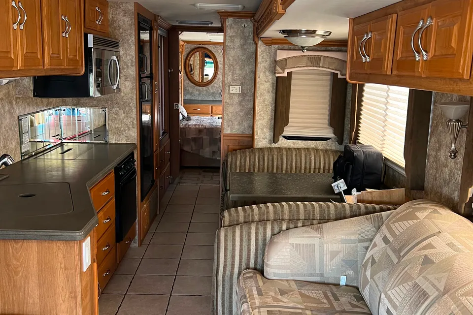 Adrian's Coachmen Cross Country 376DS Class A