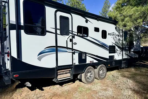 Outdoors RV Mountain 25RDS Travel Trailer