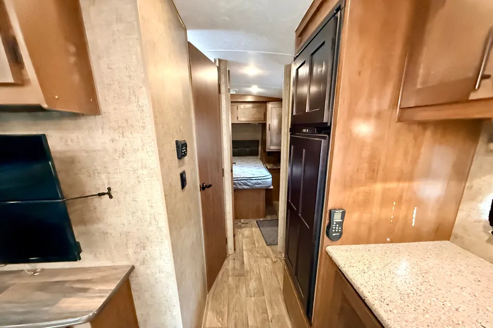 Outdoors RV Mountain 25RDS Travel Trailer