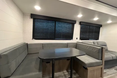 2025 BRAND NEW! Jayco Jay Flight SLX 321BDS