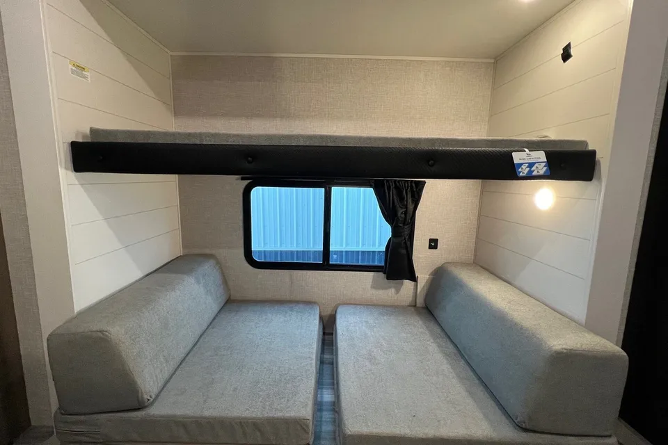 2025 BRAND NEW! Jayco Jay Flight SLX 321BDS