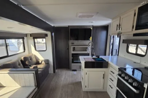 1 FAMILY HOUSE- WE DELIVER TO FORT WILDERNESS