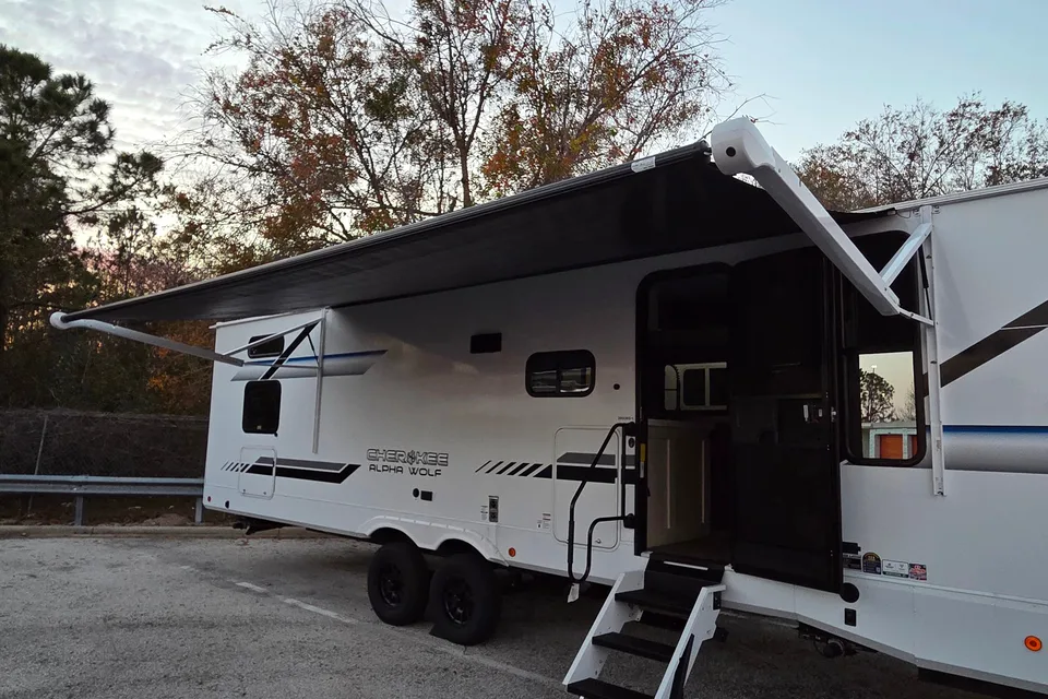 1 FAMILY HOUSE- WE DELIVER TO FORT WILDERNESS