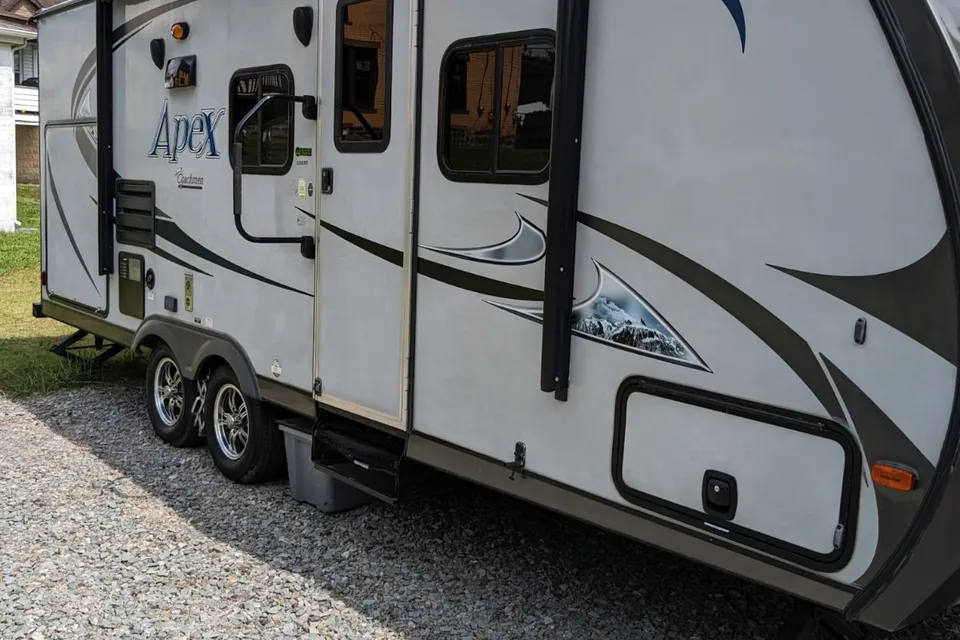 Dale's Coachmen 215 RBK Travel Trailer