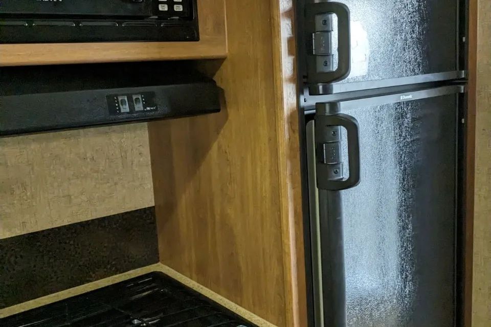 Dale's Coachmen 215 RBK Travel Trailer