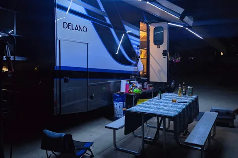 Julian's Mercedes-Benz 2023 delano Class C 25 ft