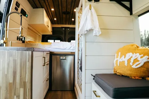 ⚡️Gorgeous Camper Van | Easy Drive | Solar 🌞 Instagram Worthy