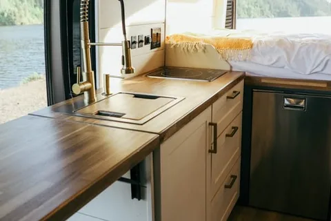 ⚡️Gorgeous Camper Van | Easy Drive | Solar 🌞 Instagram Worthy