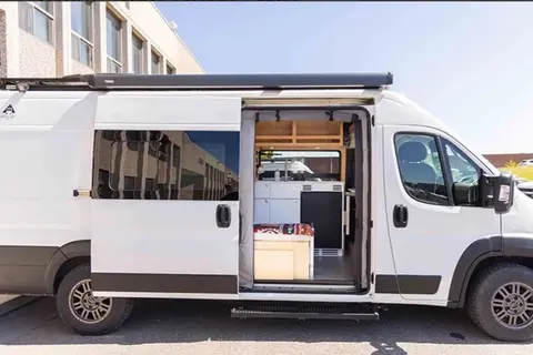 Jonathan's Vanlife Elya 