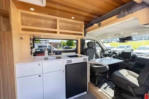 Jonathan's Vanlife Elya 