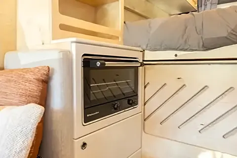 Jonathan's Vanlife Elya 