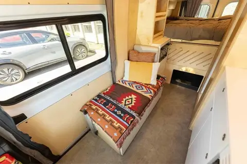 Jonathan's Vanlife Elya 